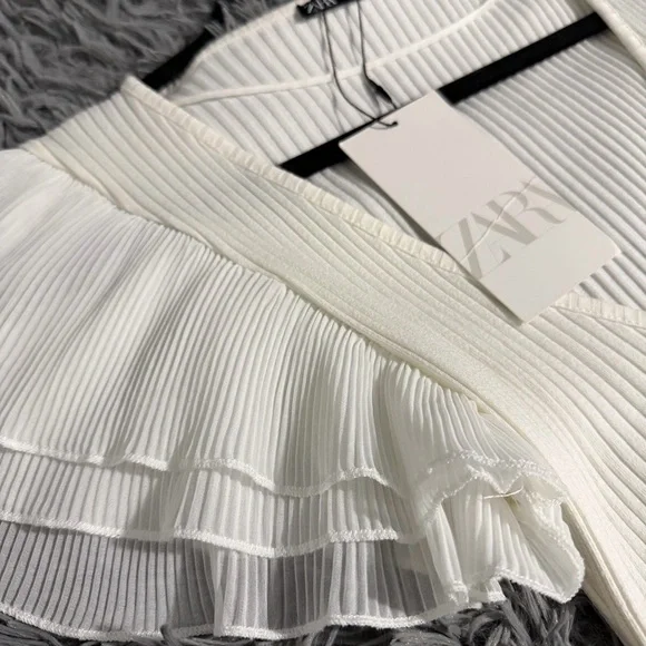 Zara Ribbed Ruffle Sleeve Bodysuit - Picture 4 of 10